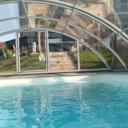 D'hotes Piscine Couverte & Chauffee Проживание в семье *