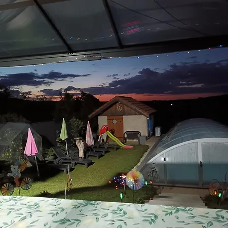 Проживание в семье D'hotes Piscine Couverte & Chauffee Bouquemont