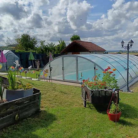 Проживание в семье D'hotes Piscine Couverte & Chauffee