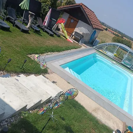 D'hotes Piscine Couverte & Chauffee Pansiyon Bouquemont