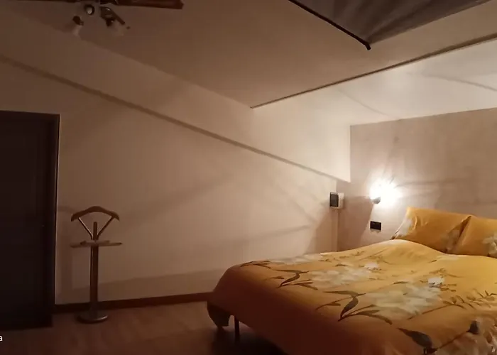 D'hotes Piscine Couverte & Chauffee 民宿 *