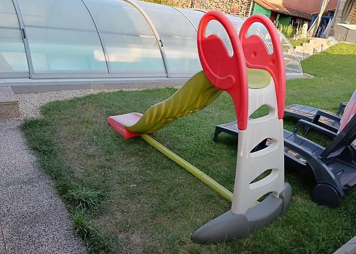 D'hotes Piscine Couverte & Chauffee 民宿