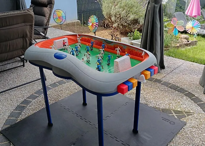 D'hotes Piscine Couverte & Chauffee 民宿 *